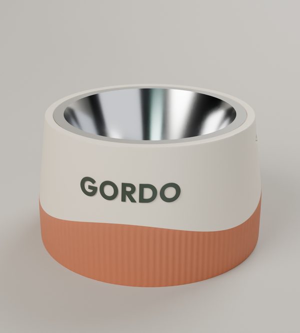 Soporte crema y terracota, base rayada, con el nombre GORDO